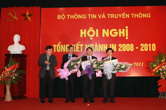 http://mic.gov.vn/tintucsukien/tinhoatdongcuabo/PublishingImages/20111124-u2jpg.jpg