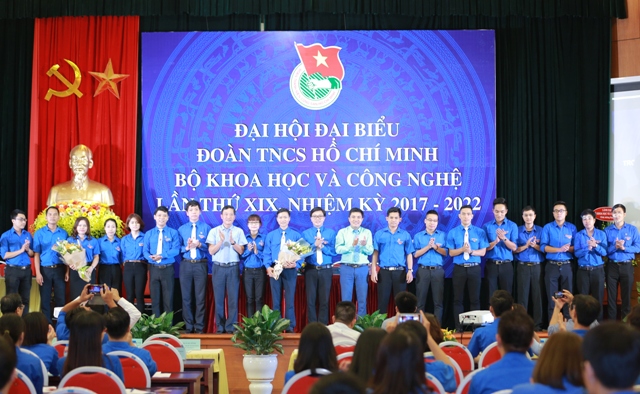 Ban Chấp hành Đoàn Thanh niên Bộ KH&CN nhiệm kỳ 2017 – 2022 ra mắt Đại hội.