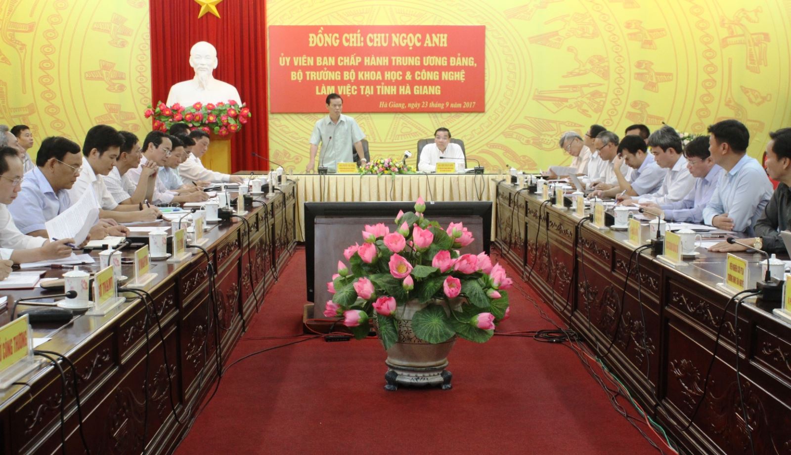 Đồng chí Triệu Tài Vinh, Bí thư Tỉnh ủy phát biểu tại buổi làm việc.