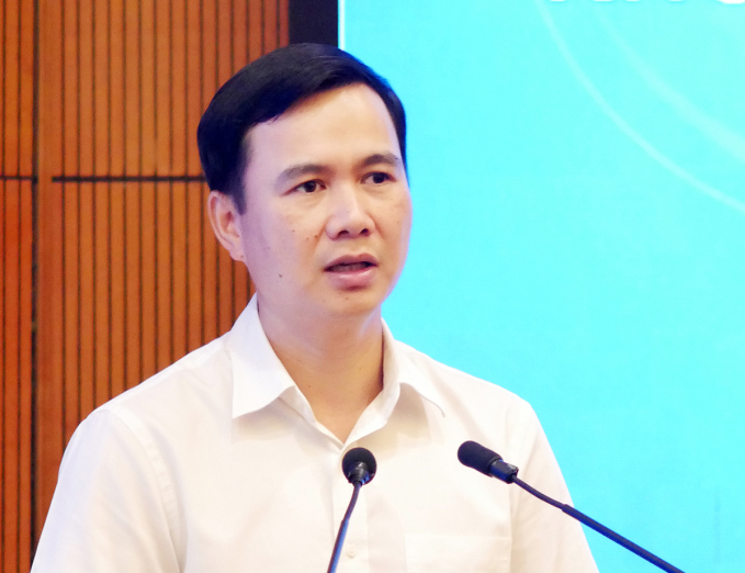 Thứ trưởng Bùi Thế Duy phát động phong trào đọc sách sáng 12/5. Ảnh: TTTT