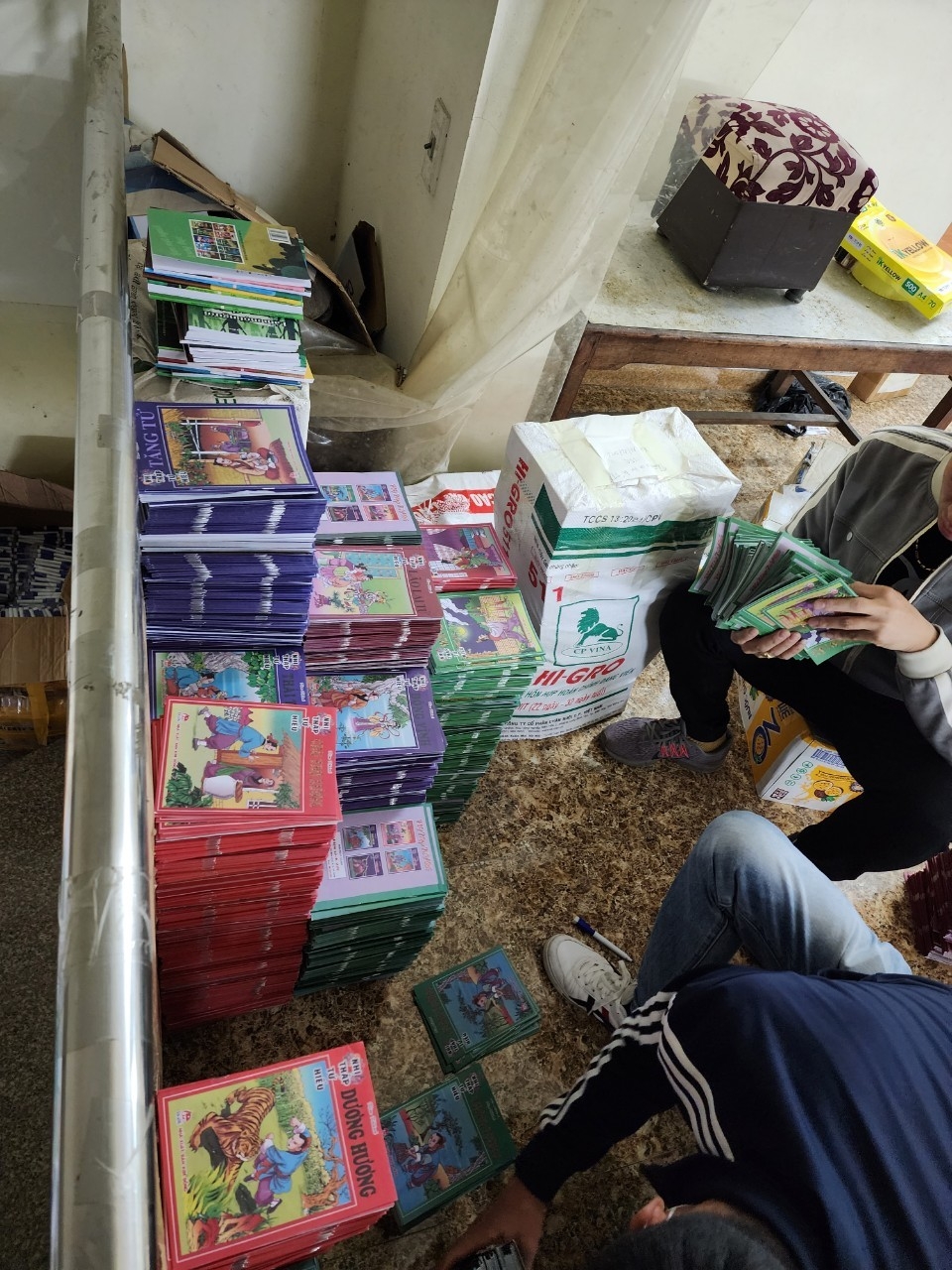 Hà Nội: Thủ đoạn tinh vi của các đối tượng tổ chức in ấn để đưa ra thị trường 100 tấn sách giả