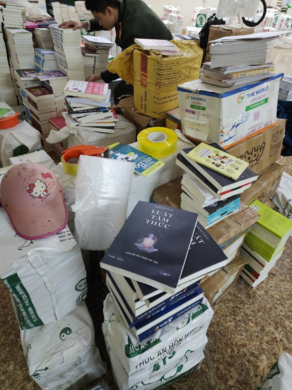 Hà Nội: Thủ đoạn tinh vi của các đối tượng tổ chức in ấn để đưa ra thị trường 100 tấn sách giả