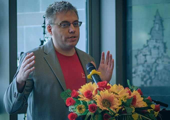 GS Alexander Richard Cook. Ảnh: Trọng Nhân