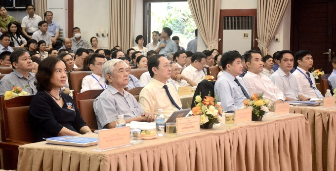 Bộ trưởng Khoa học và Công nghệ Huỳnh Thành Đạt (ở giữa) cùng các đại biểu dự hội thảo. Ảnh: La Duy