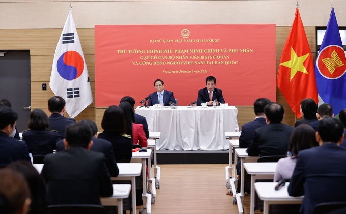 Thủ tướng Phạm Minh Chính gặp gỡ kiều bào tối 30/6. Ảnh: Nhật Bắc