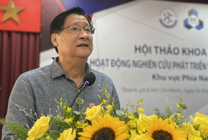 PGS.TS Lê Hoài Quốc, Chủ tịch Hội tự động hóa TP HCM chia sẻ tại hội thảo, chiều 14/8. Ảnh: Hà An