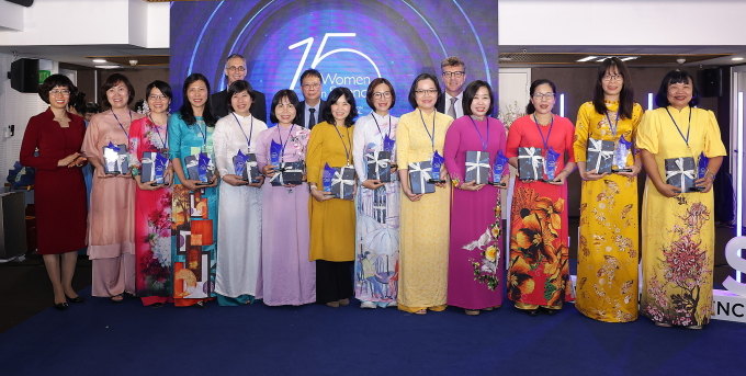 Các nhà khoa học nữ