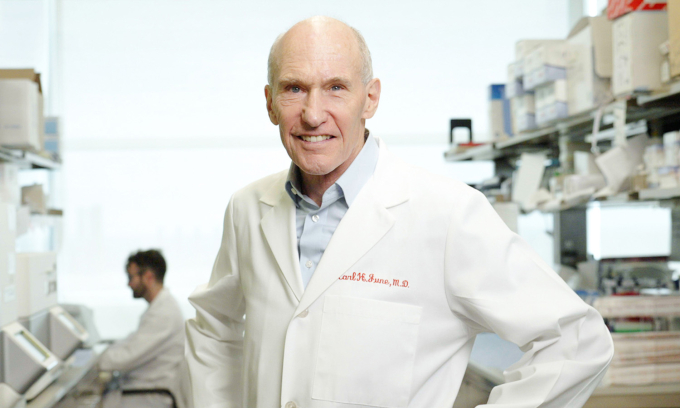 Bác sĩ, nhà khoa học Carl H. June. Ảnh: Penn Medicine
