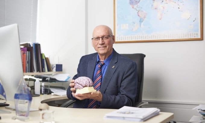 Giáo sư Valery Feigin nằm trong số những nhà khoa học được trích dẫn nhiều nhất trên thế giới. Ảnh: Royal Society