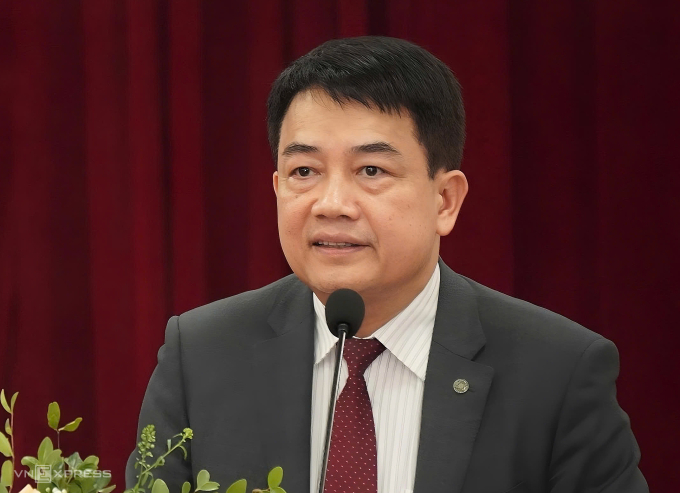 TS Trần Chí Thành báo cáo tại hội nghị. Ảnh: Nhật Minh