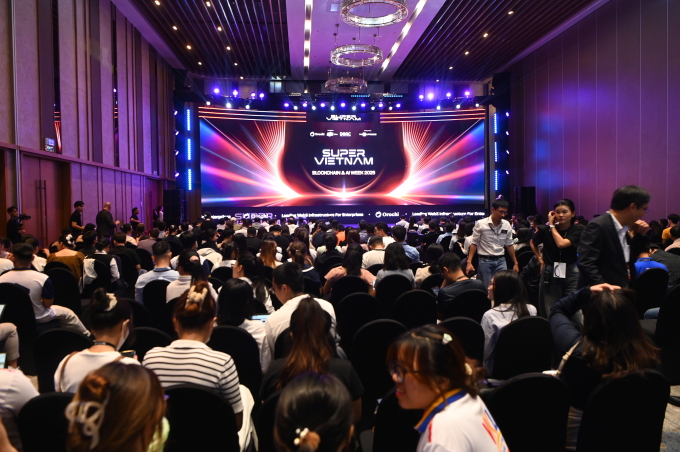 Sân khấu Super Vietnam. Ảnh: Giang Huy