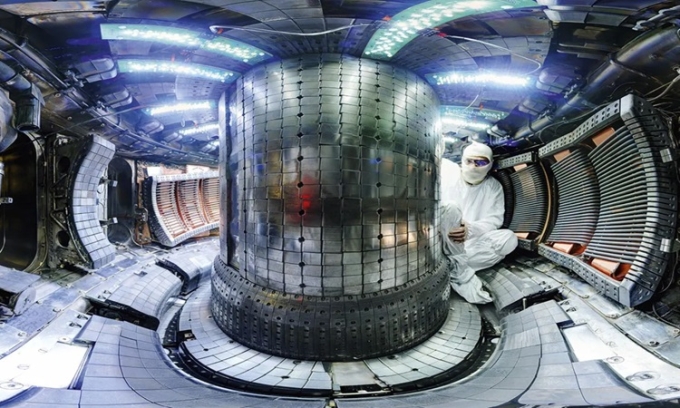 Buồng chân không của lò phản ứng Alcator C-mod ở Viện Công nghệ Massachusetts. Ảnh: Bob Mumgaard/Creative Commons