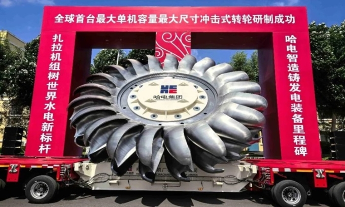 Turbine có đường kính ngoài 6,23 m với 21 gầu nước. Ảnh: Công ty Máy điện Cáp Nhĩ Tân
