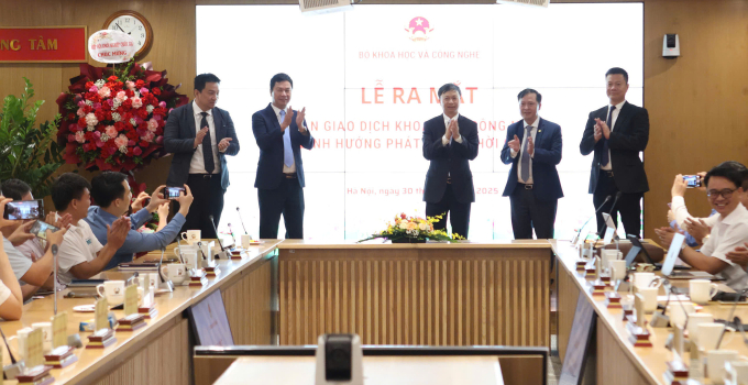 Ra mắt Sàn giao dịch Khoa học và Công nghệ Việt Nam, tối 30/6. Ảnh: Đức Huy