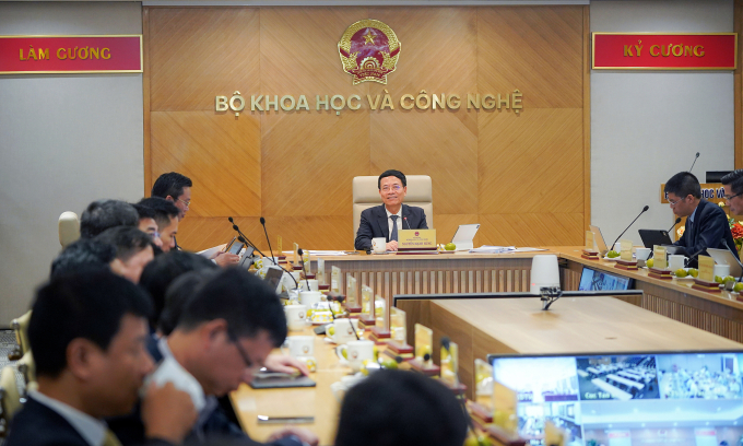 Bộ trưởng Nguyễn Mạnh Hùng trong buổi làm việc với khối Viễn thông, Bộ Khoa học và Công nghệ. Ảnh: Lưu Quý